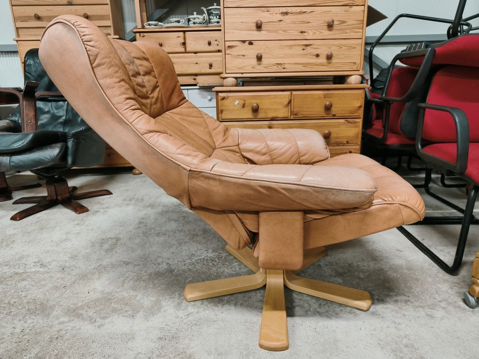 Relax кресло с отоманка от естествена кожа