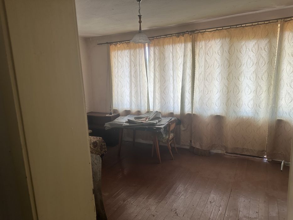 Двуетажна къща в с. Хлябово