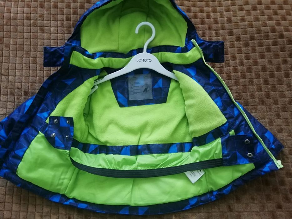 Продам куртку на мальчика