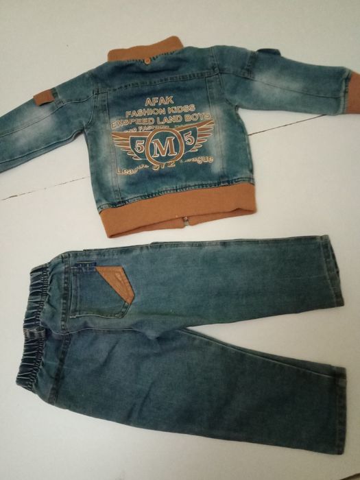 Детский джинсовый костюм.