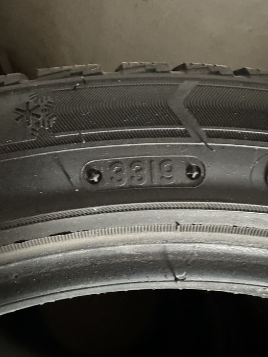 Продам шины 235/45/18
