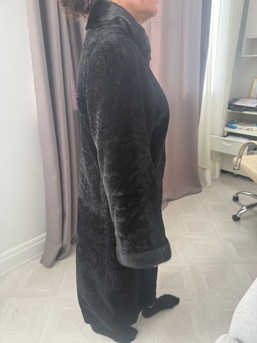 Продам мутоновую шубу с норкой