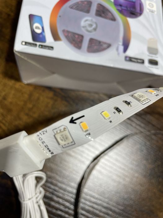 Lichidare stoc banda led RGB Nityam smart TUYA 1 metru 20 lei