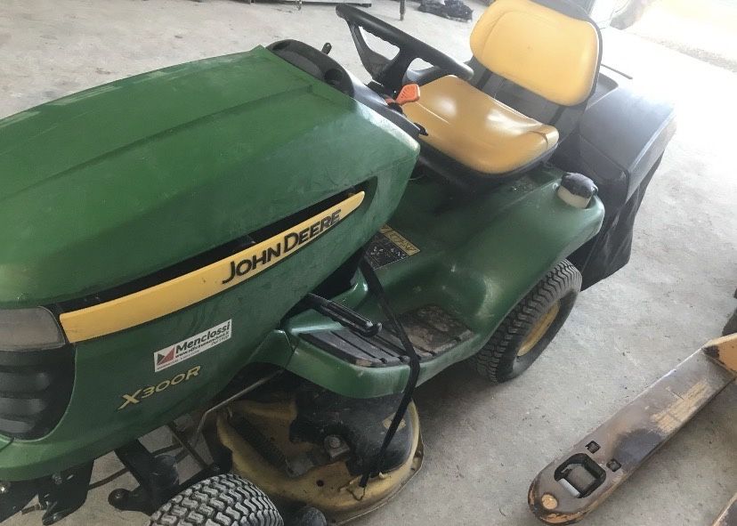 Tractoras Gazon John Deere