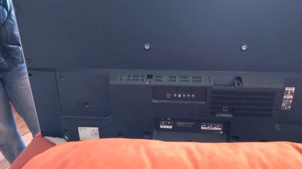 Маса, столове, телевизор