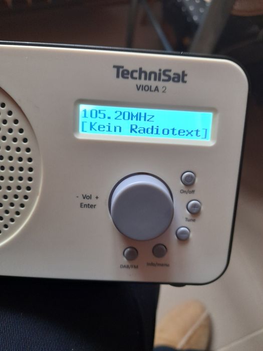 Vind radio portabil și la curent Technisat viola 2
