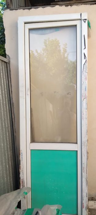 Продам металлопластик дверь б/у 2,30×0,76×0,06=1штука  18000 Окно  1,4