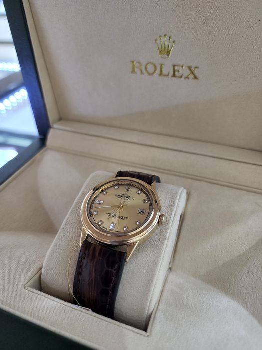 Продам золотые Ролексы.