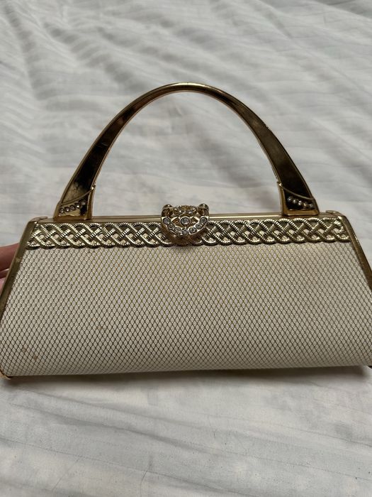 Бална чанта в златисто