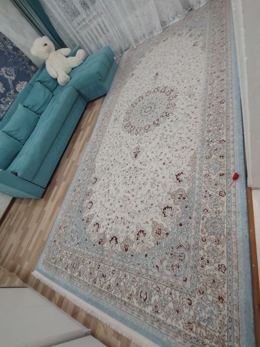 Продам ковёр 2 на 4 в идеальном состоянии