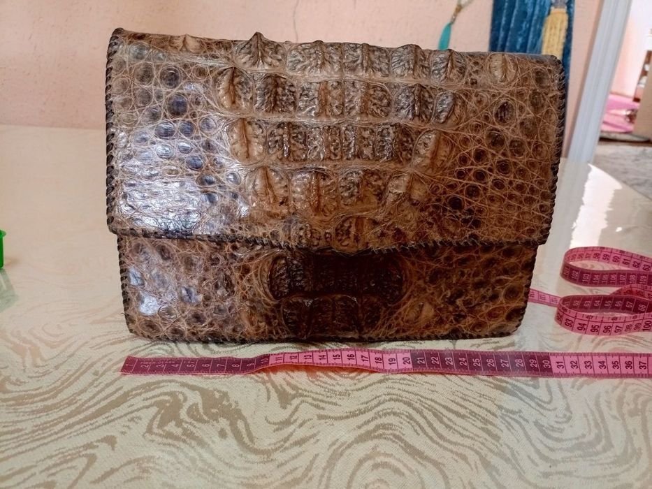 Продается женский клач сумка из натуралный кожи Крокодила
