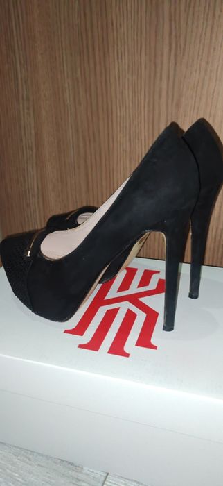 Обувки с ток     .