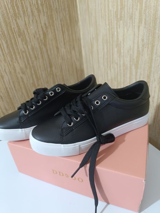 Женские кроссовки