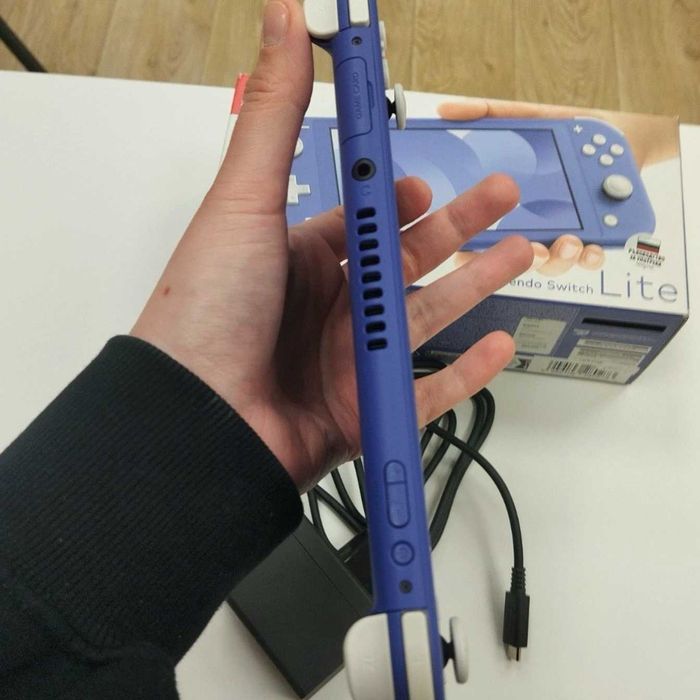 Конзола Nintendo Switch Lite HDH-001 – идеално състояние