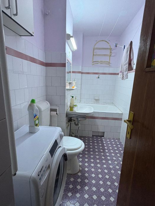 Vînd apartament 2 camere tip AN lîngă PiațaRogerius  Oradea.