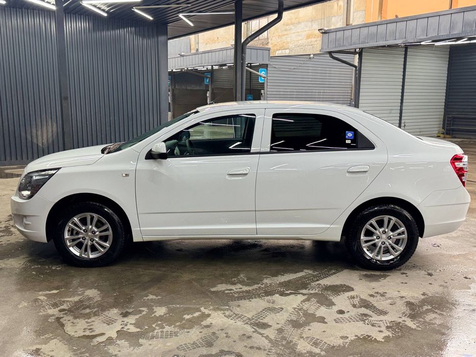 Kobalt 2025 Yil Full Stayil Oq Rang Top Toza