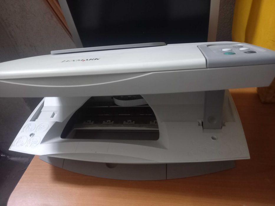 Принтер плюс монитор обща цена