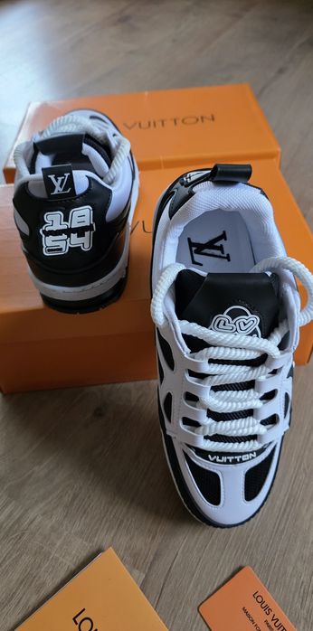 Мъжки сникърси обувки цветове черни и бели