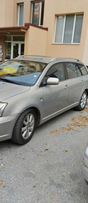 Продавам Тойота Авенсис