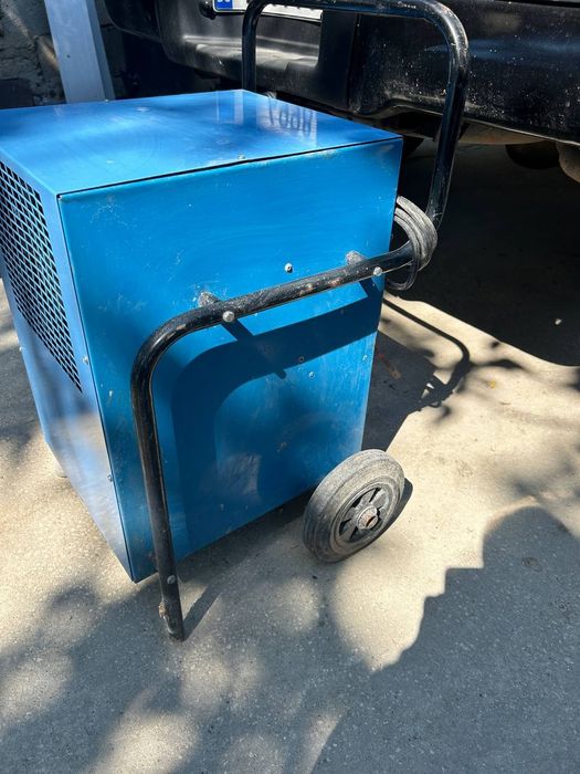 Влагоабсорбатор,внос от Англия 14 литра на денощиеограбен индустриален