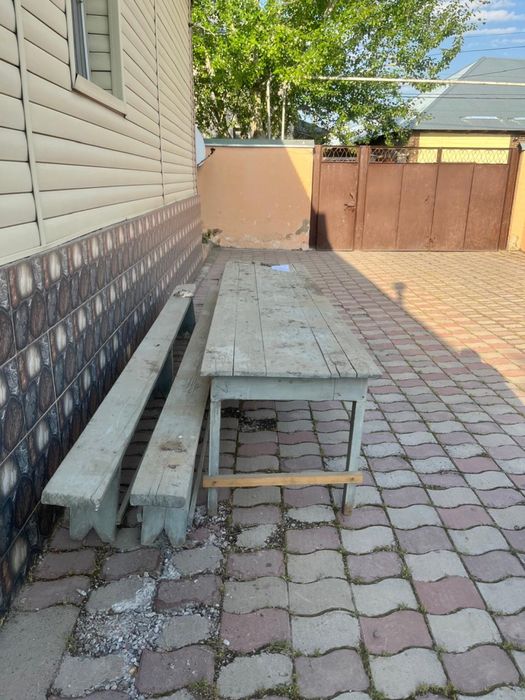 Продам деревянный стол со скамейками