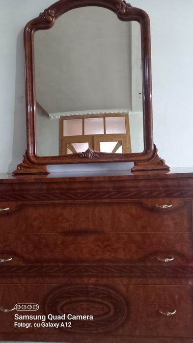 Comodă nuc ,cu oglindă