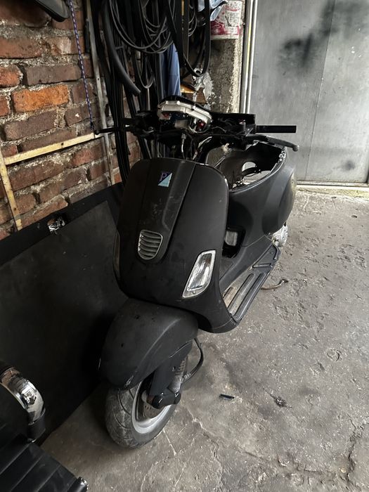 Vespa 50 2012 година -на части