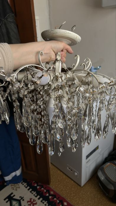 Әдемі люстра сатылады