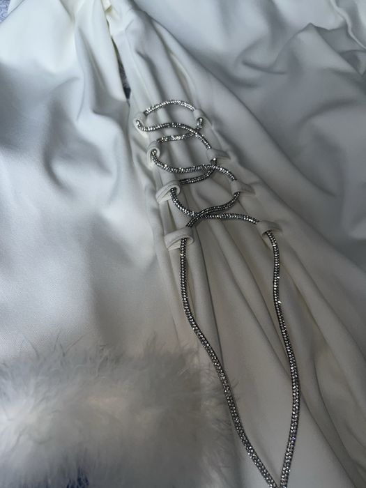 Белое платье