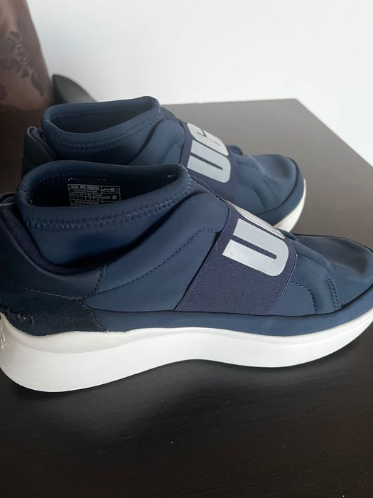 UGG slip on, neutra navy