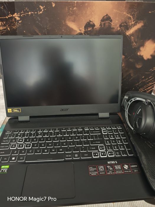 Laptop Acer Nitro 5 + cooler pad + căști wireless myria MG7815