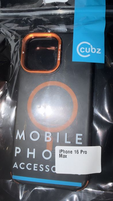 Vand husa iphone 16 pro max purtata doar o zi