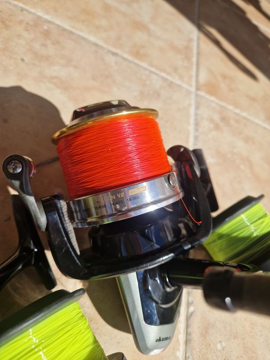 Vand ,  schimb Set 4 Mulinete Okuma + 4 Lansete si husa transport