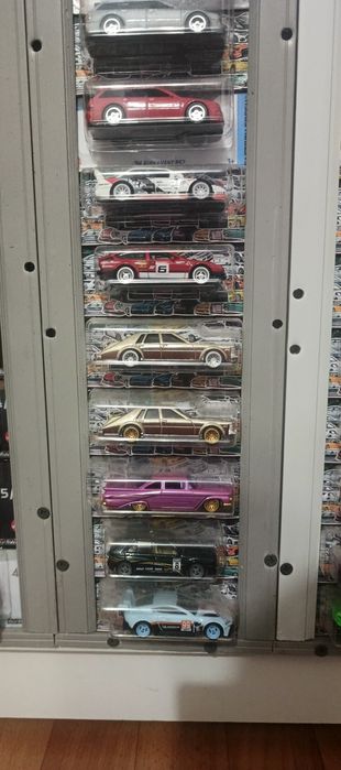 В продаже Hot wheels