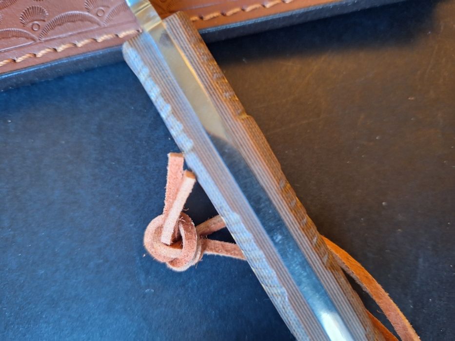 Ловен нож стомана D2-дръжка G10