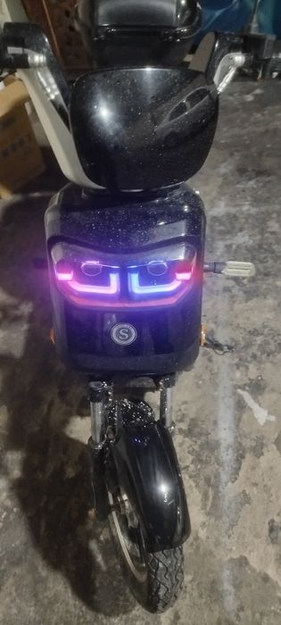 Elektra sukuter 60-55 tezlikda harakatlanadi.