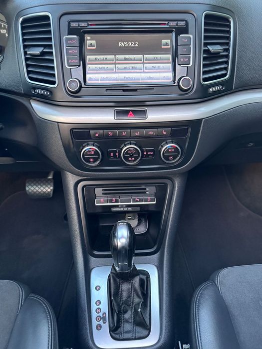 Volkswagen Sharan 2.0 TDI - DSG (automat)/7 LOCURI/Panorama/Alcantara/LED/Xenon/HIGHLINE