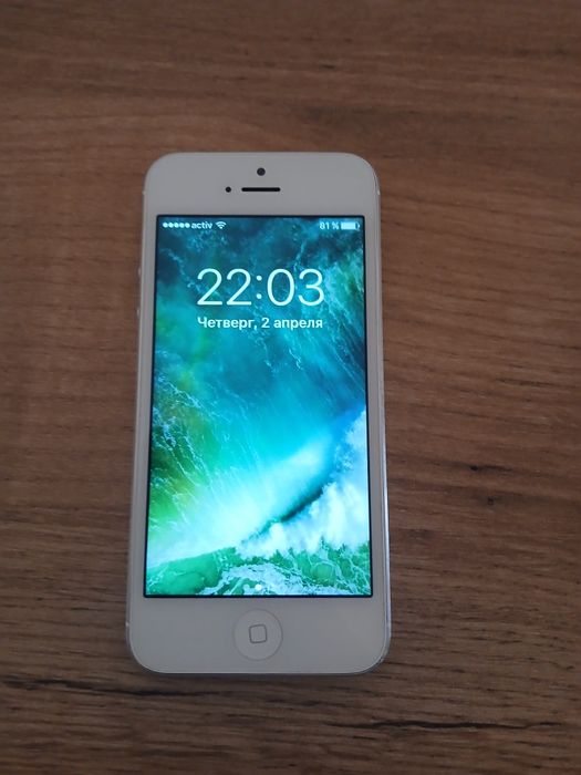 IPhone 5 белый с зарядкой