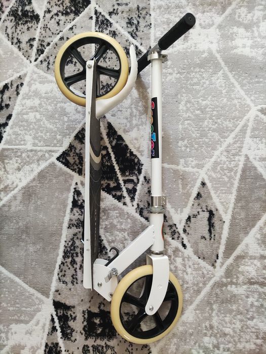 Продаётся самокат.