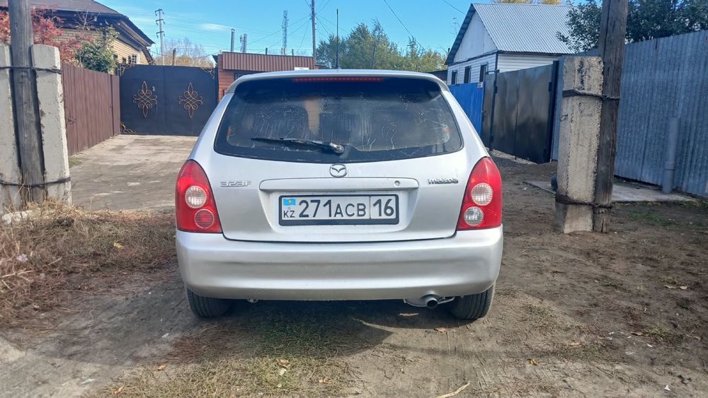 Продам машину Мазда 323