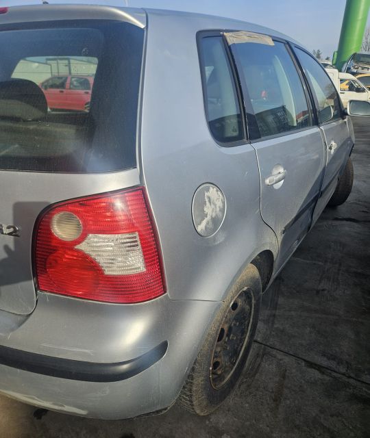 Contact cu cheie Volkswagen VW Polo 2002 1.2 MT (64 hp)
