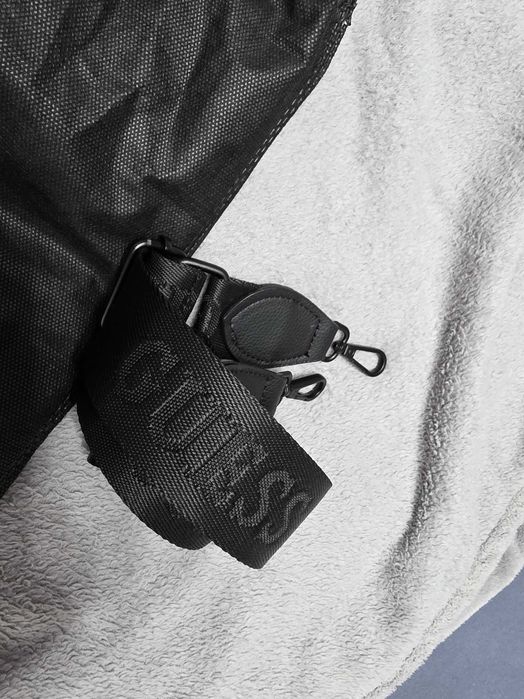Genta Guess Noua.