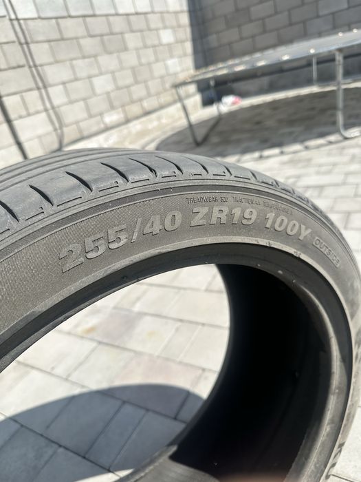 255/40/R19 Kumho