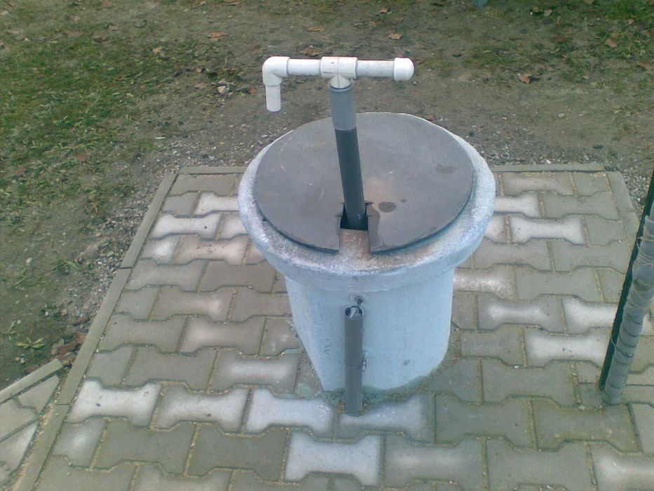 Pompa manuala apa fantana gradina din pvc