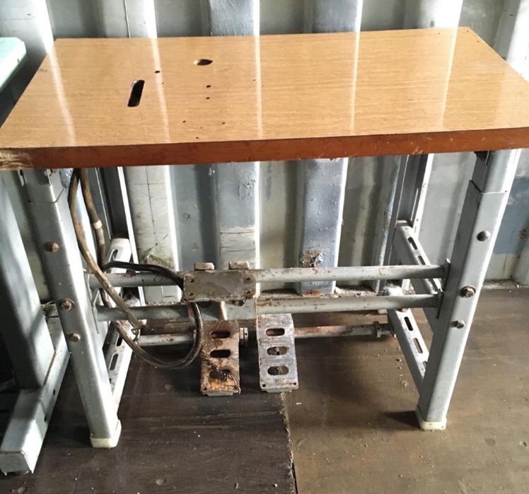 Петельная, оверлог, швейная машинка