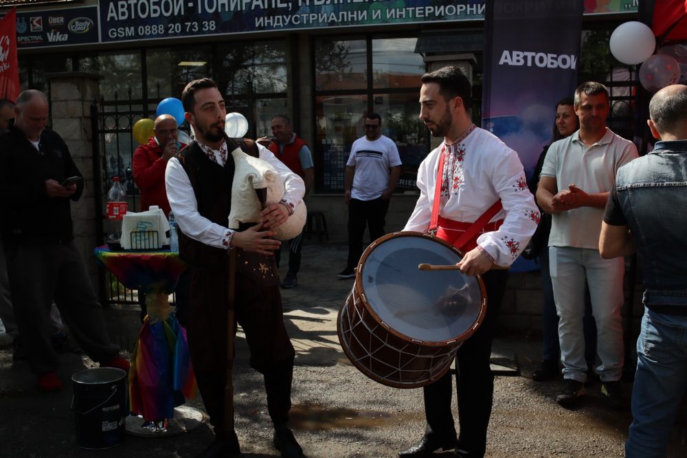 Гайдар за сватби, юбилеи, изненади за приятели.
