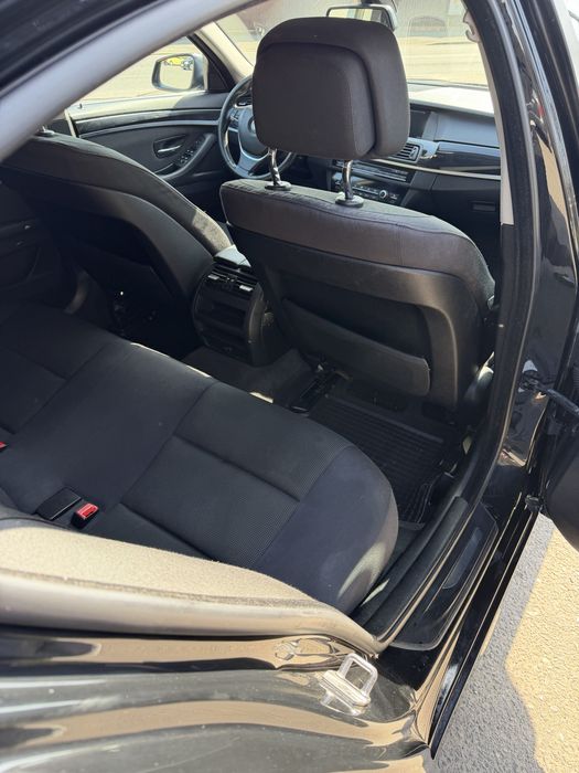 BMW Seria 5 F10 520d - Anul 2011 - Stare excelenta - km reali