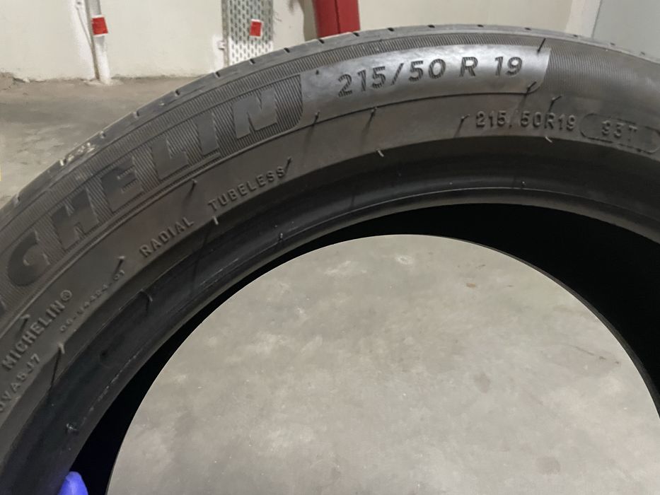 Vand 4 anvelope de vară 215/50 R19 93T