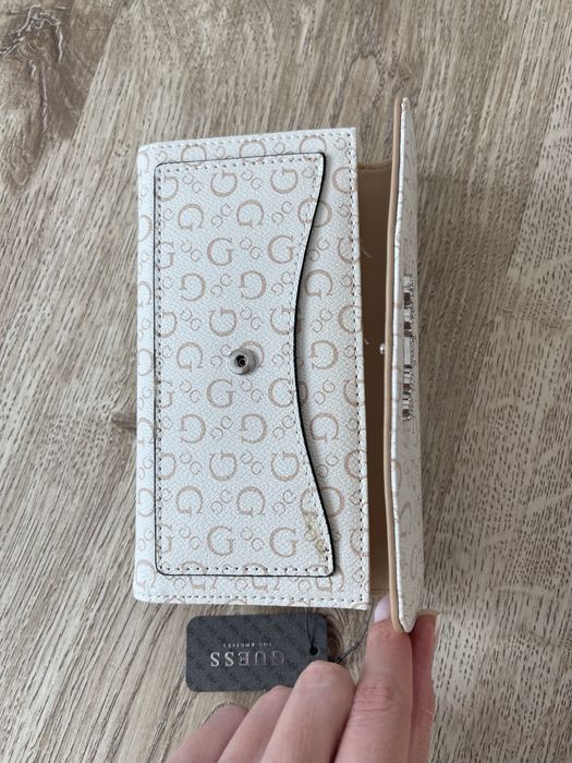 Дамски портфейл Guess