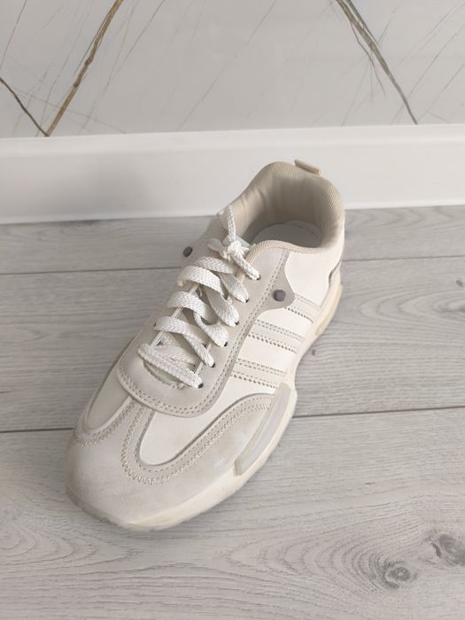 Кроссовки белые 39 размер